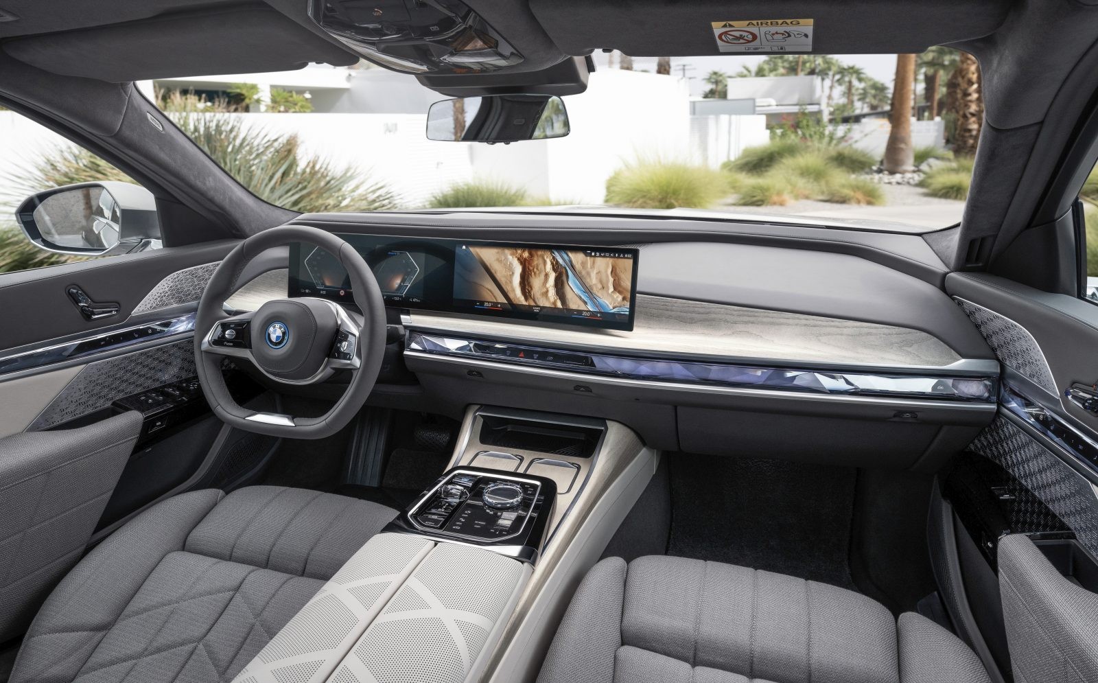 BMW 7 nie jest zwykłym autem. Jeżdżąca technologia to mało powiedziane