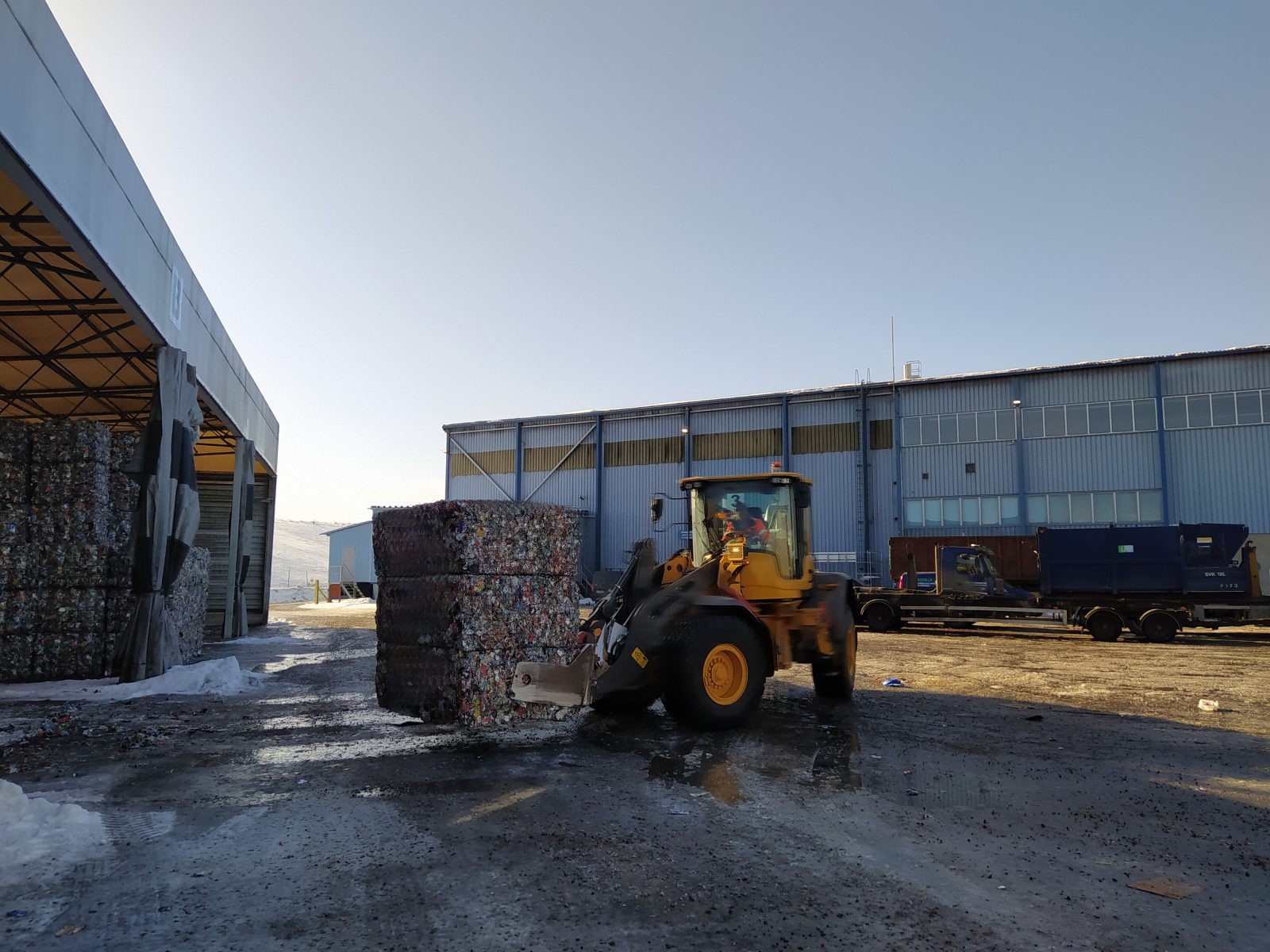 2400 kg metalu jako surowca wtórnego podczas wywozu z centrum logistycznego / autor: Jakub Zygmunt
