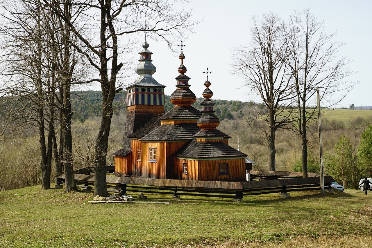 W Beskidzie Sądeckim i Niskim znajduje się mnóstwo dawnych cerkwi łemkowskich. Niektóre z nich znajdują się na liście UNESCO
